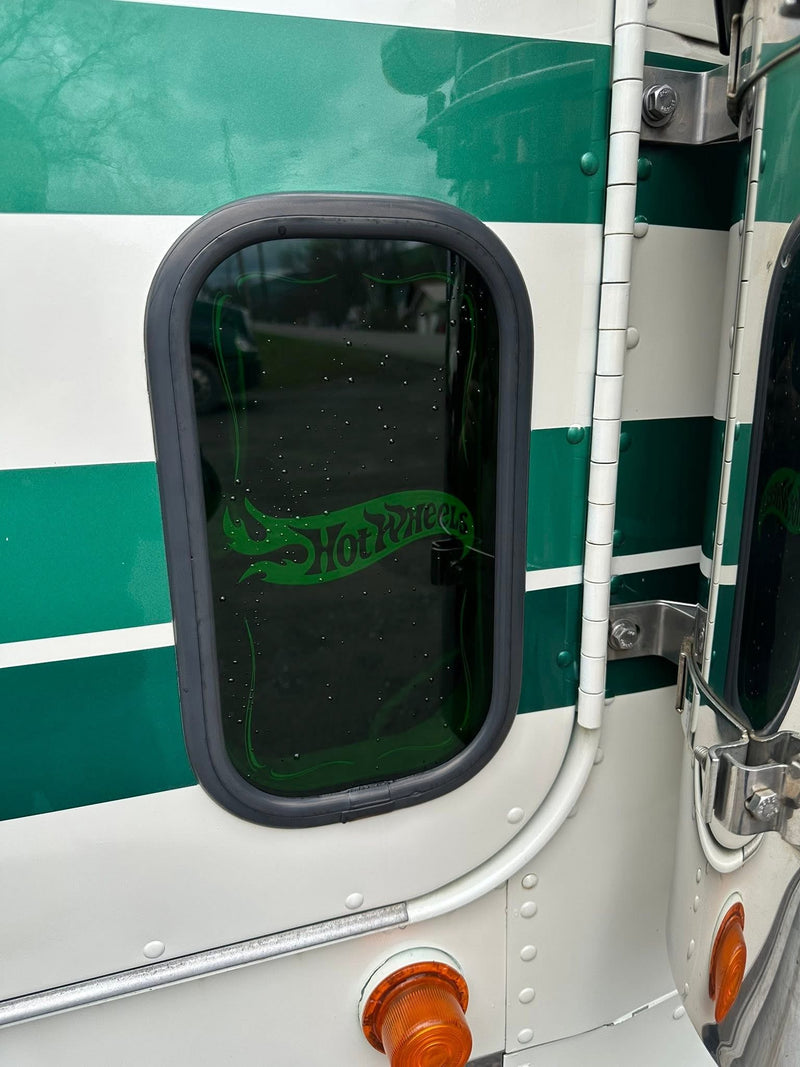 Freightliner Classic, FLD  Peep Windows