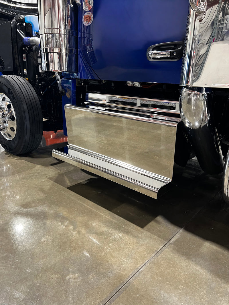 Iowa Customs Peterbilt 589 Step Box IC17321