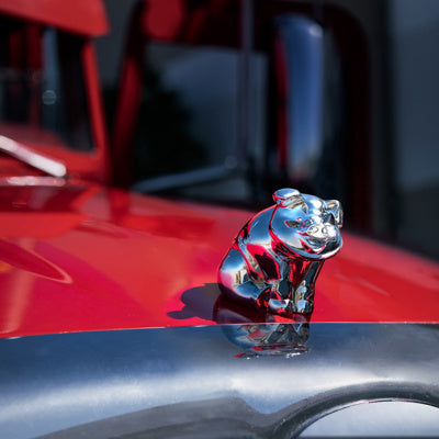 United Pacific Sitting Pig Hood Ornament - Chrome