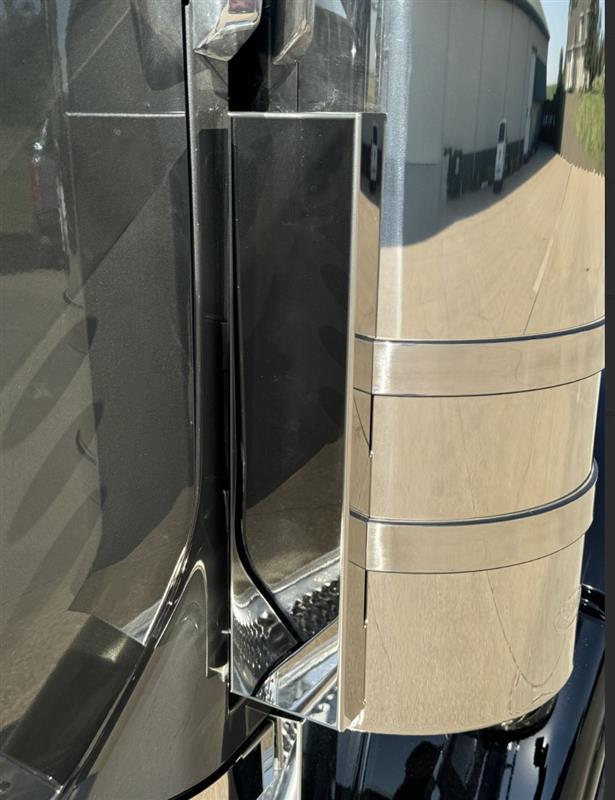 Iowa Customs Peterbilt 589 Air Breather Panel - Strap Design - Rear IC16704