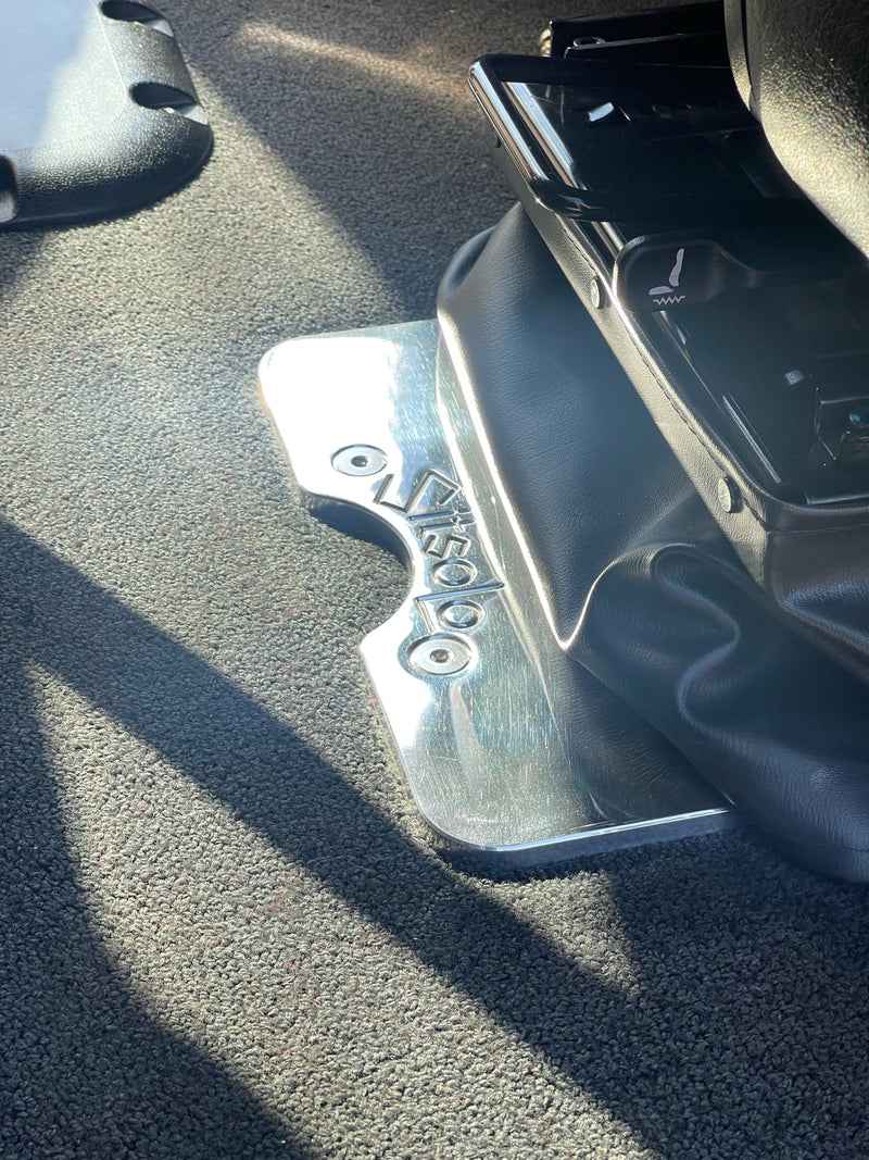 Iowa Customs 10" Seats Inc Legacy Gold / Silver - Fits Peterbilt 567 & 589 Narrow Bolt Hole Pattern IC199022