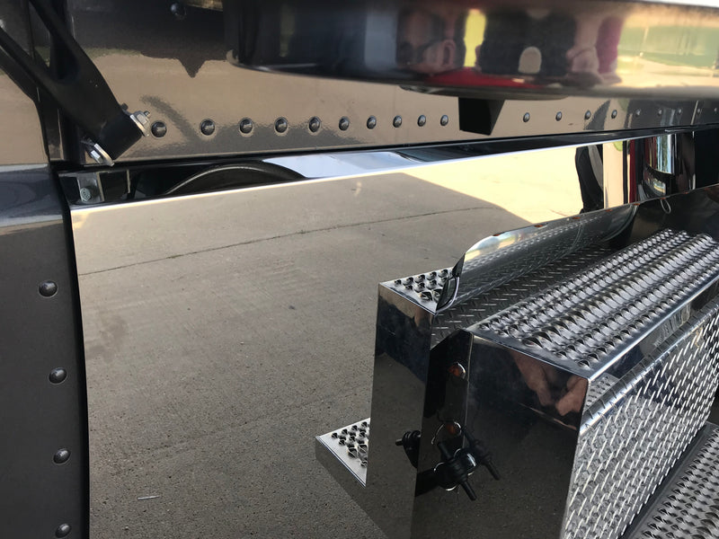 Iowa Customs Cab & Cowl Panel Set fits 389 Glider & DEF w/ Horizontal Exhaust - Light Kit Included IC171001L