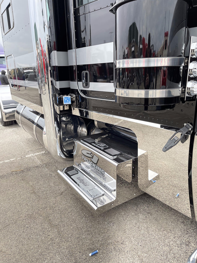 Iowa Customs Cab & Cowl Panel Set fits 2019 389 DEF with Horizontal or Conventional Exhaust - Stock Cowls - No Light Kit Included IC171075
